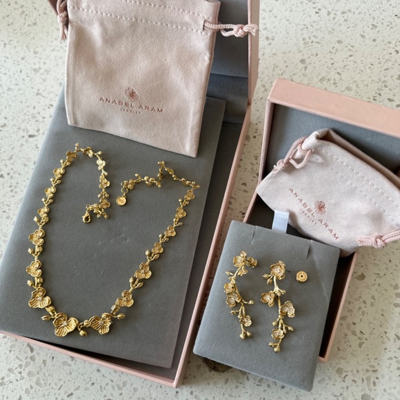 Anabel Aram gold orchid link necklace - Picture 5 of 12